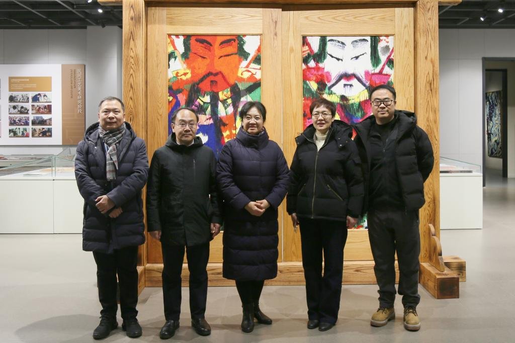 潘鲁生捐赠民艺馆仪式在人人体育注册就