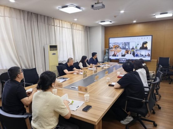 他简要介绍了人人体育手机版登录的办学