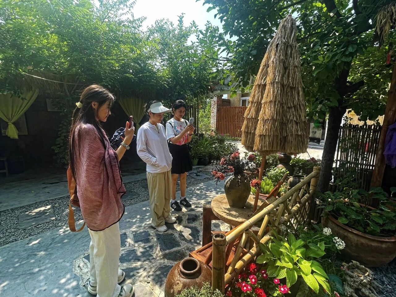 对师生团队的到来表达了殷切期许